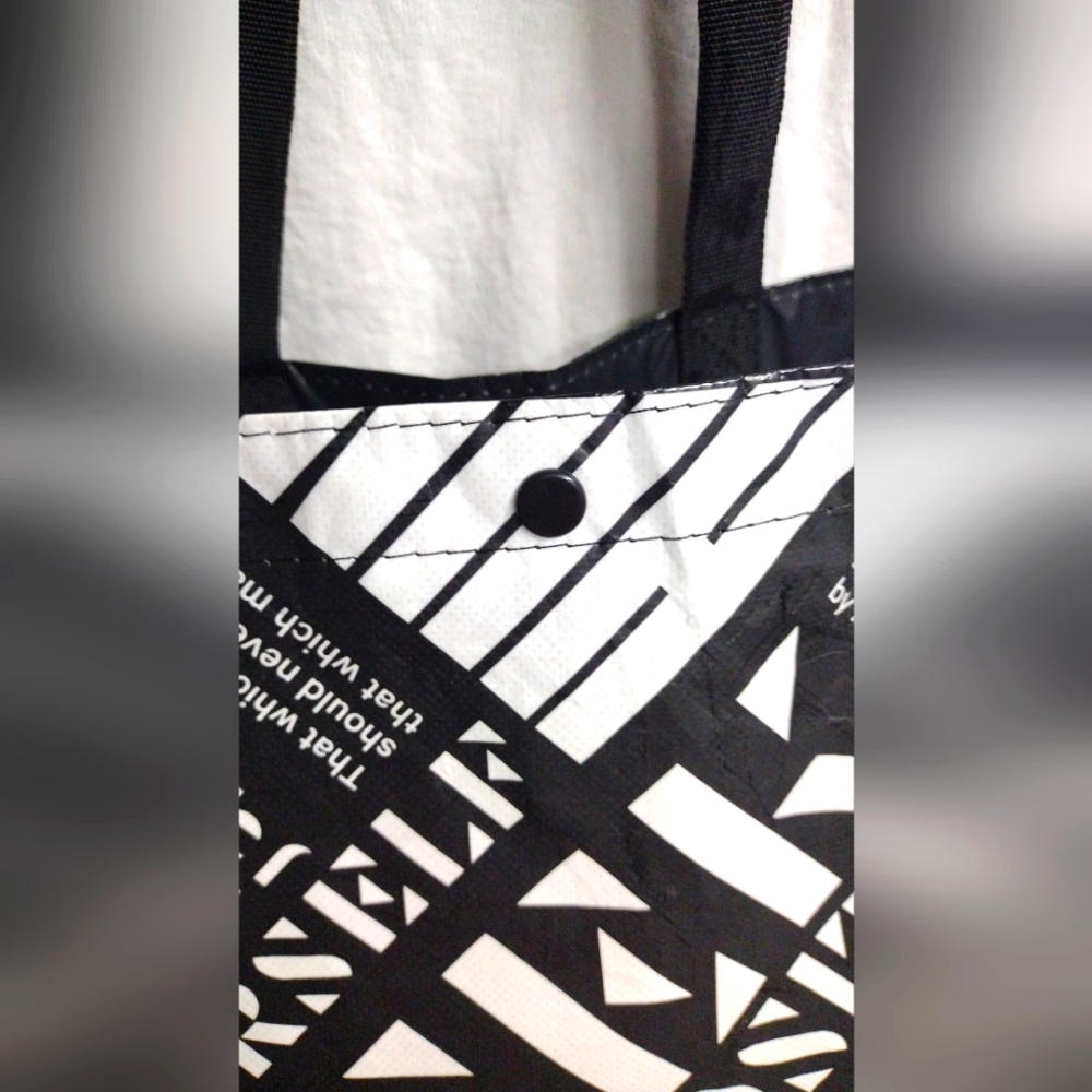 Lululemon Snap bag - Picture 3 of 9